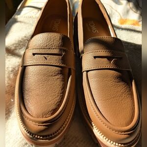 TOMS Women's Cara Tan Leather Loafer Size 9